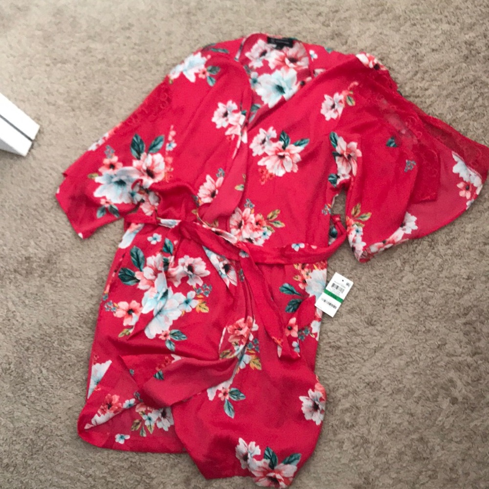 Red short robe with flowers